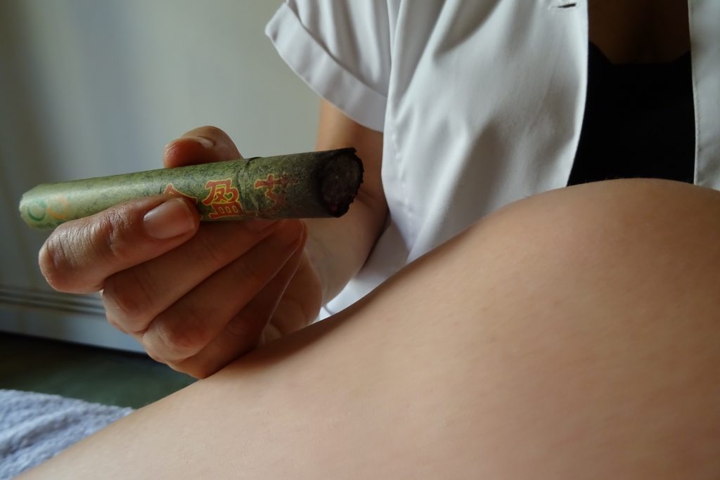 moxibustion. cristina escobedo. terapeuta. acupuntura. medicina tradicional china. Barcelona